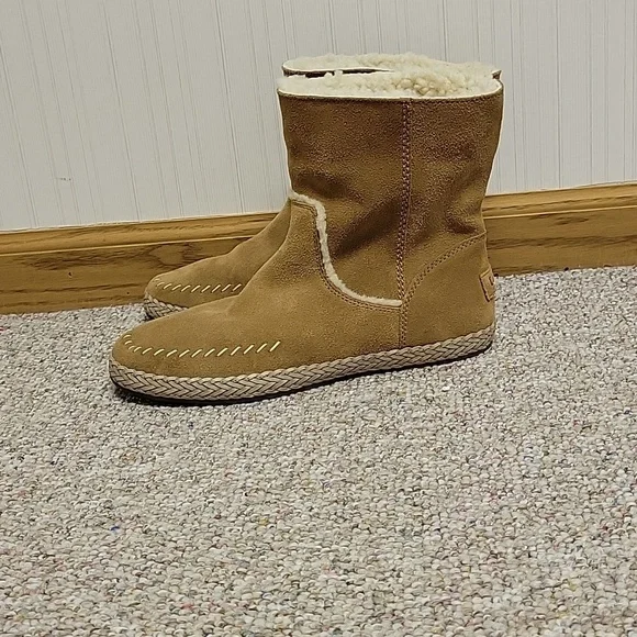 UGG Ailish Tan Boots with Shearling Lining, Sz 8.5 NWOT winter Suede - Picture 2 of 7